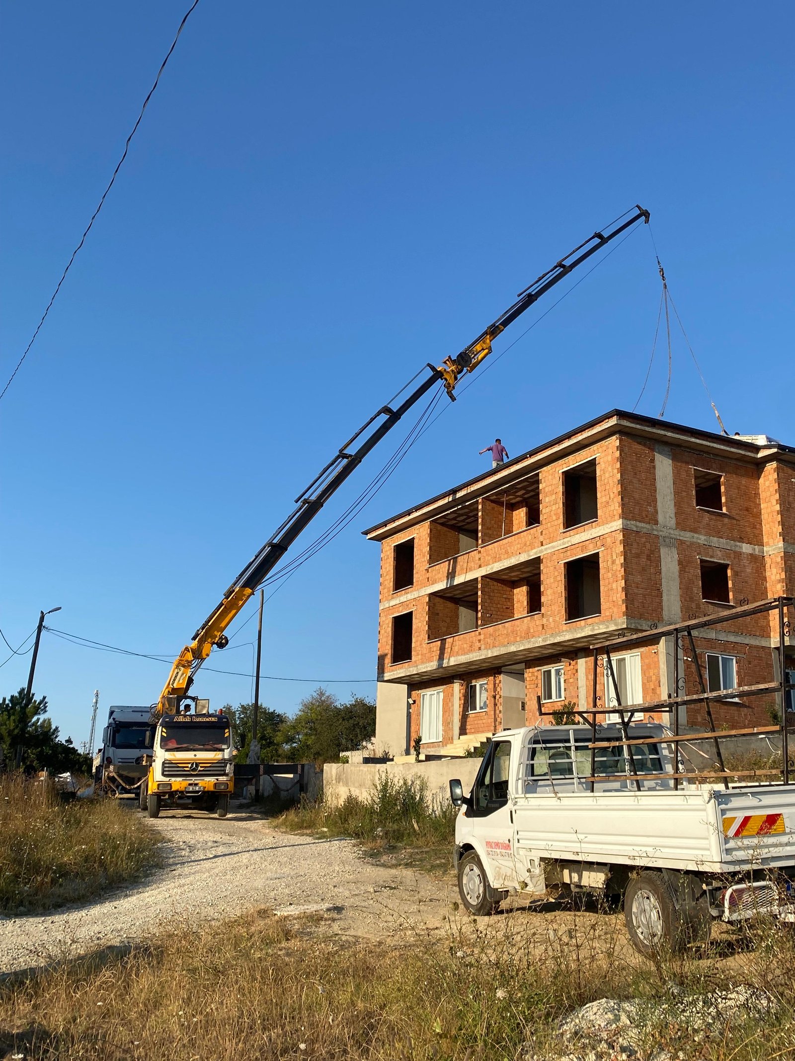 Çatıya Çelik Profil Taşıma – Mobil Vinç