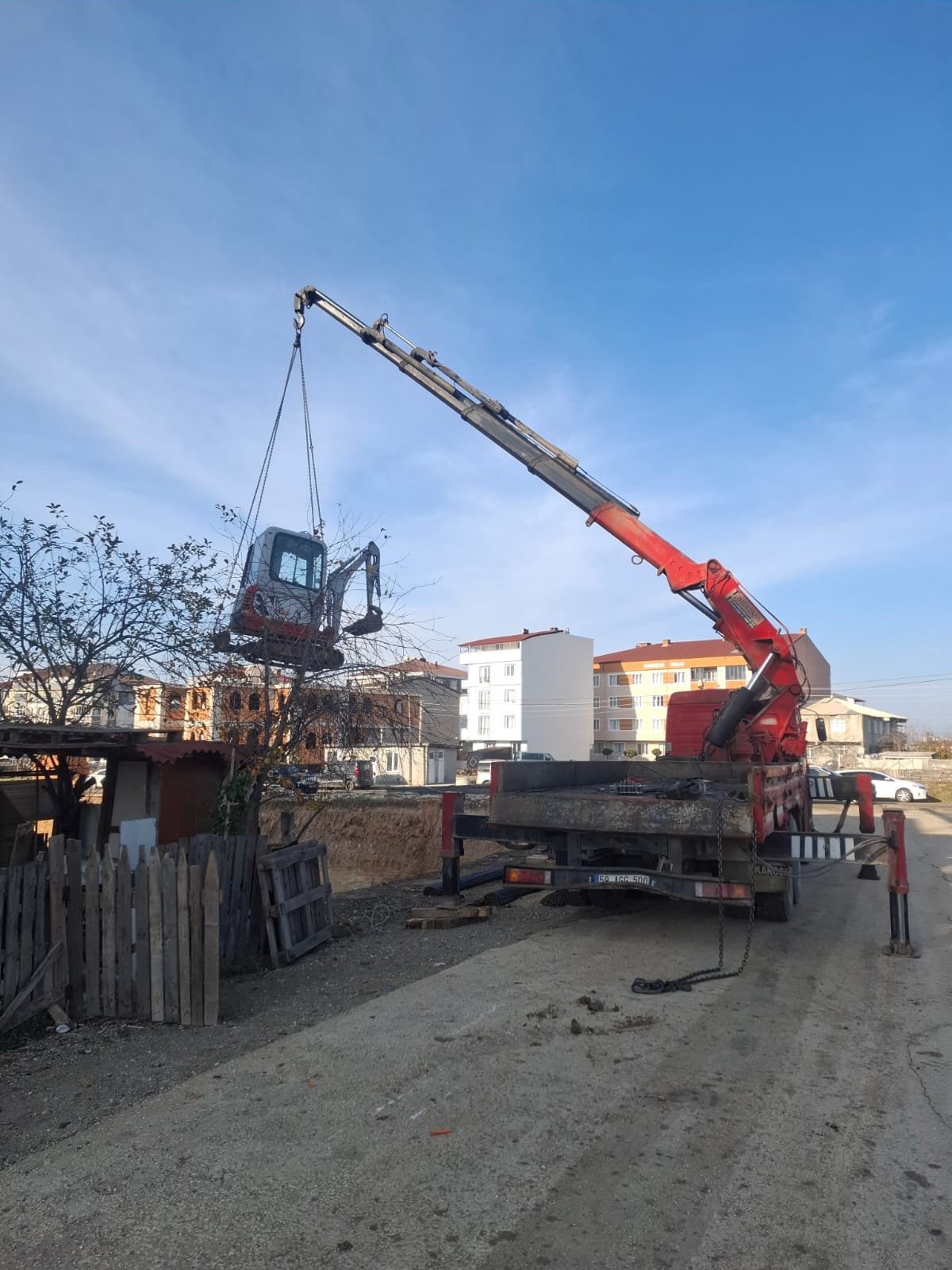 Kapaklı Tekirdağ Vinç Hizmeti – Bina Temelinden Mini Kepçe Çıkarma