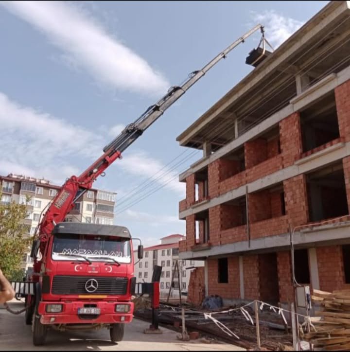 Tekirdağ Kapaklı Kiralık Vinç – Çatıya Malzeme Taşıma ve Yükleme Hizmeti